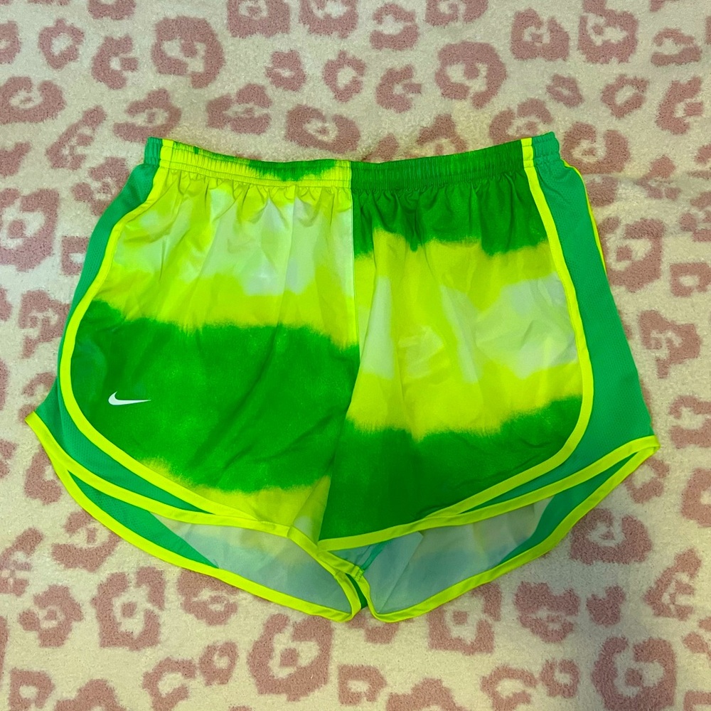 Women’s Nike Tempo Shorts!!